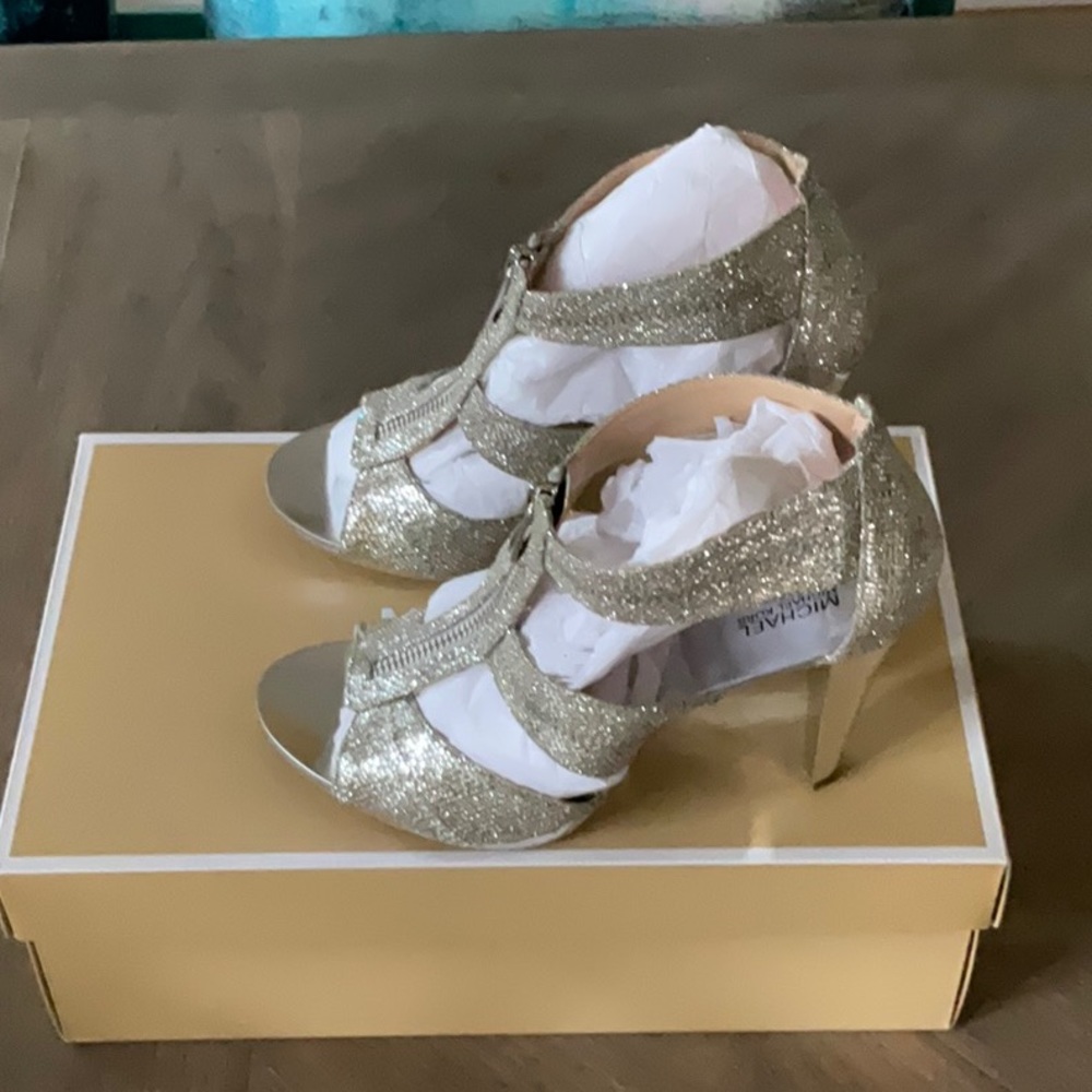 MICHAEL MICHAEL KORS BERKLEY T-STRAP SILVER GLITTER New in box size 8.5